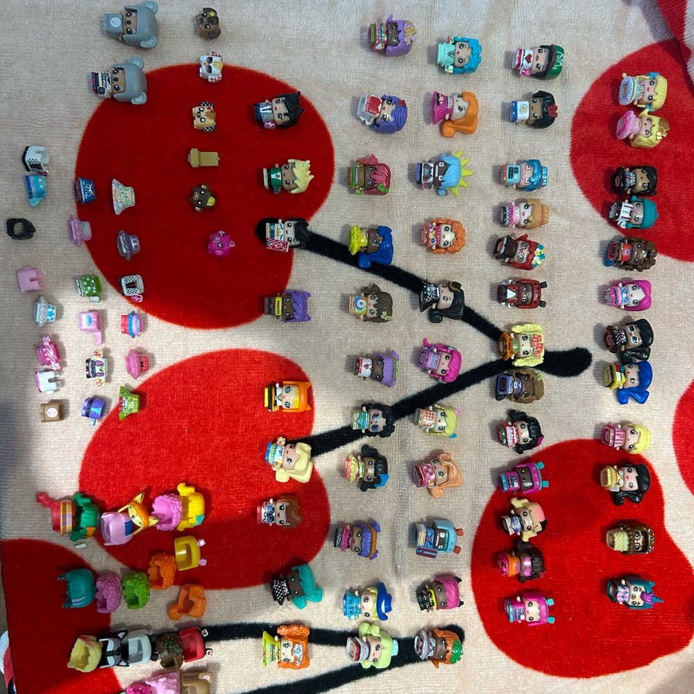 My mini mixieq’s mixie Q’s lot Colorful Miniature Toy Set - Picture 2 of 3
